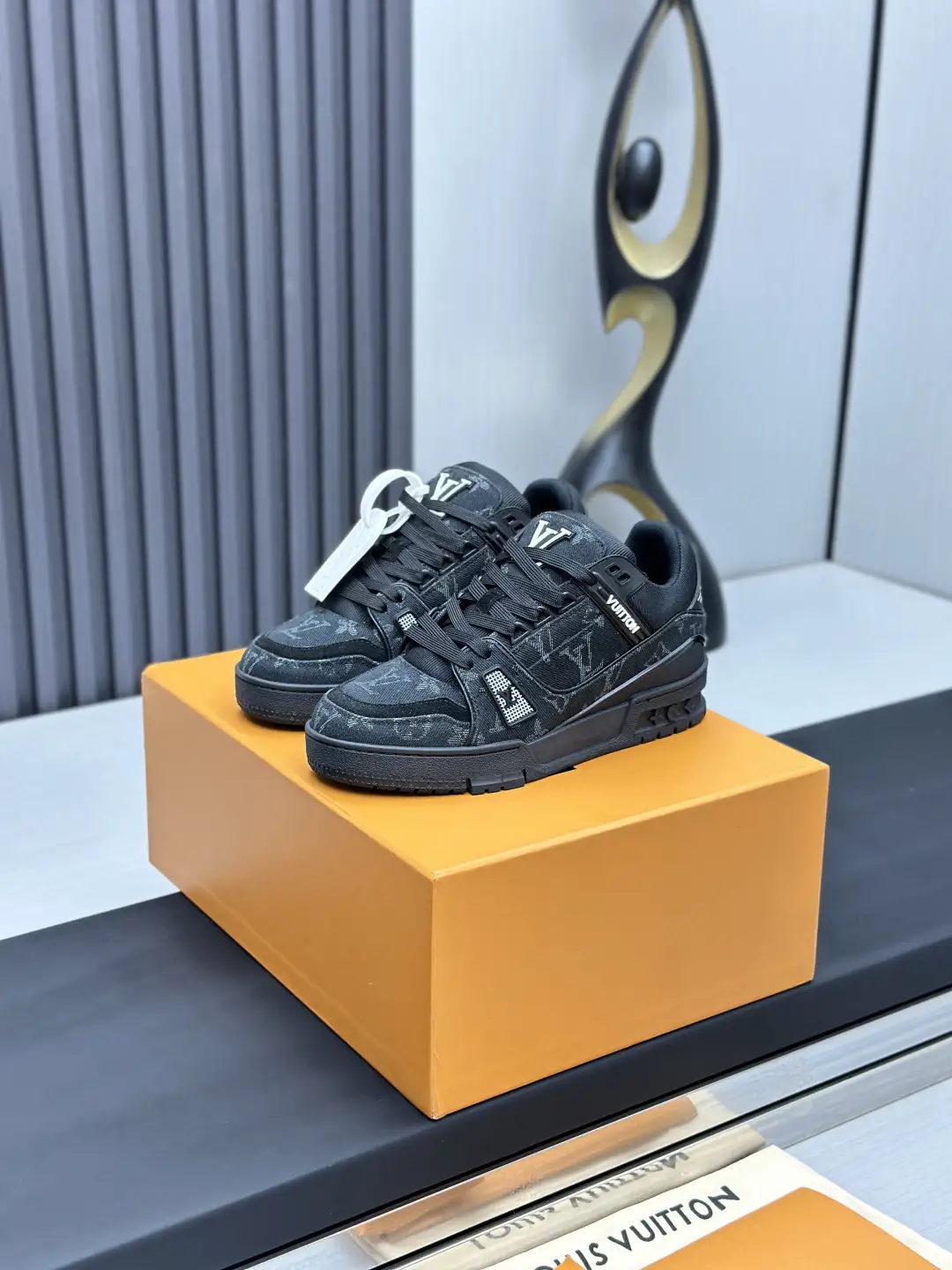 LV Louis Vuitton Classic Runway New Style Shoes image 1