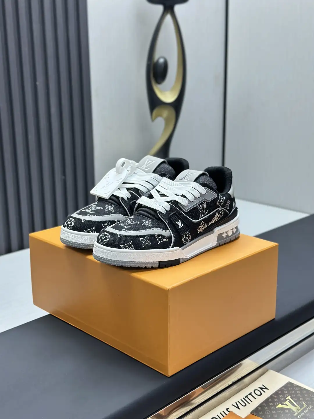 LV Louis Vuitton Classic Runway New Style Hollow Glue Craft Shoes image 1