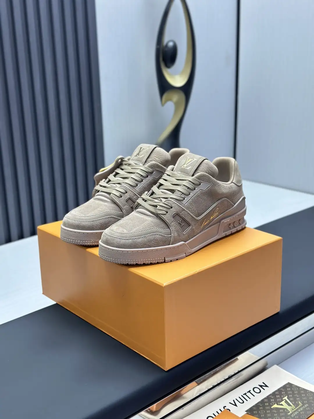 LV Louis Vuitton Classic Runway New Style Leather Shoes image 1