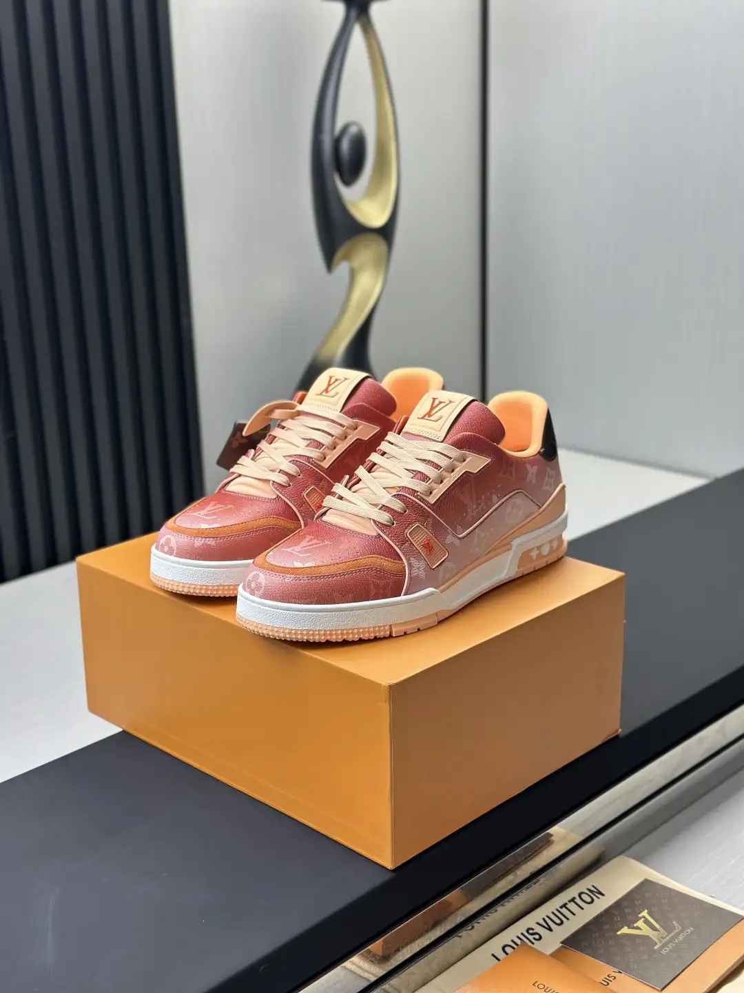 LV Louis Vuitton Classic Runway New Style Top Quality image 1