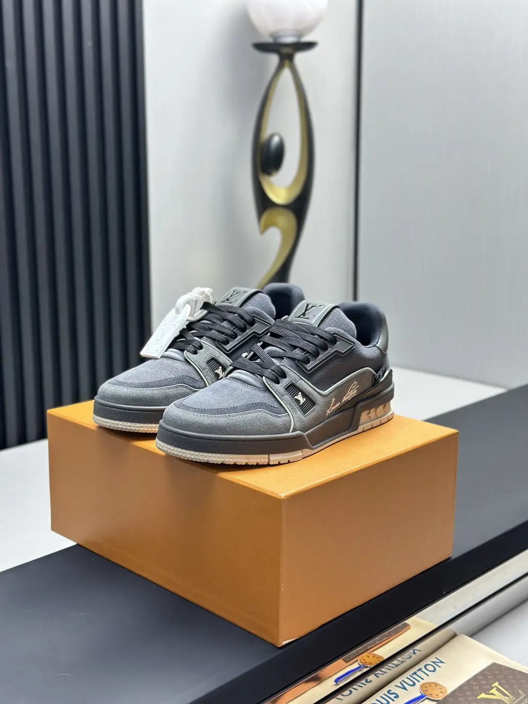 LV Louis Vuitton Classic Runway New Style Shoes image 1