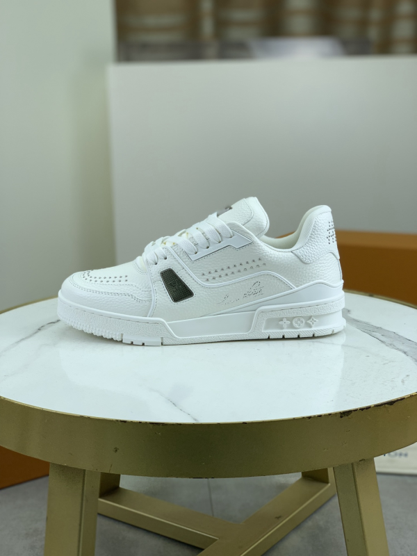 Classic Casual Shoes, Black or White, Men's and Women's Sizes 35-45 image 1