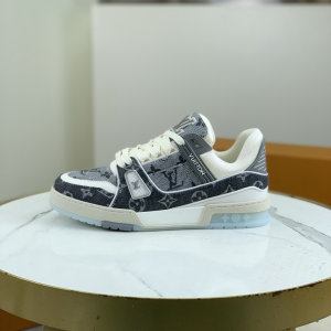 Top-Quality Classic Couple Sneakers image 1