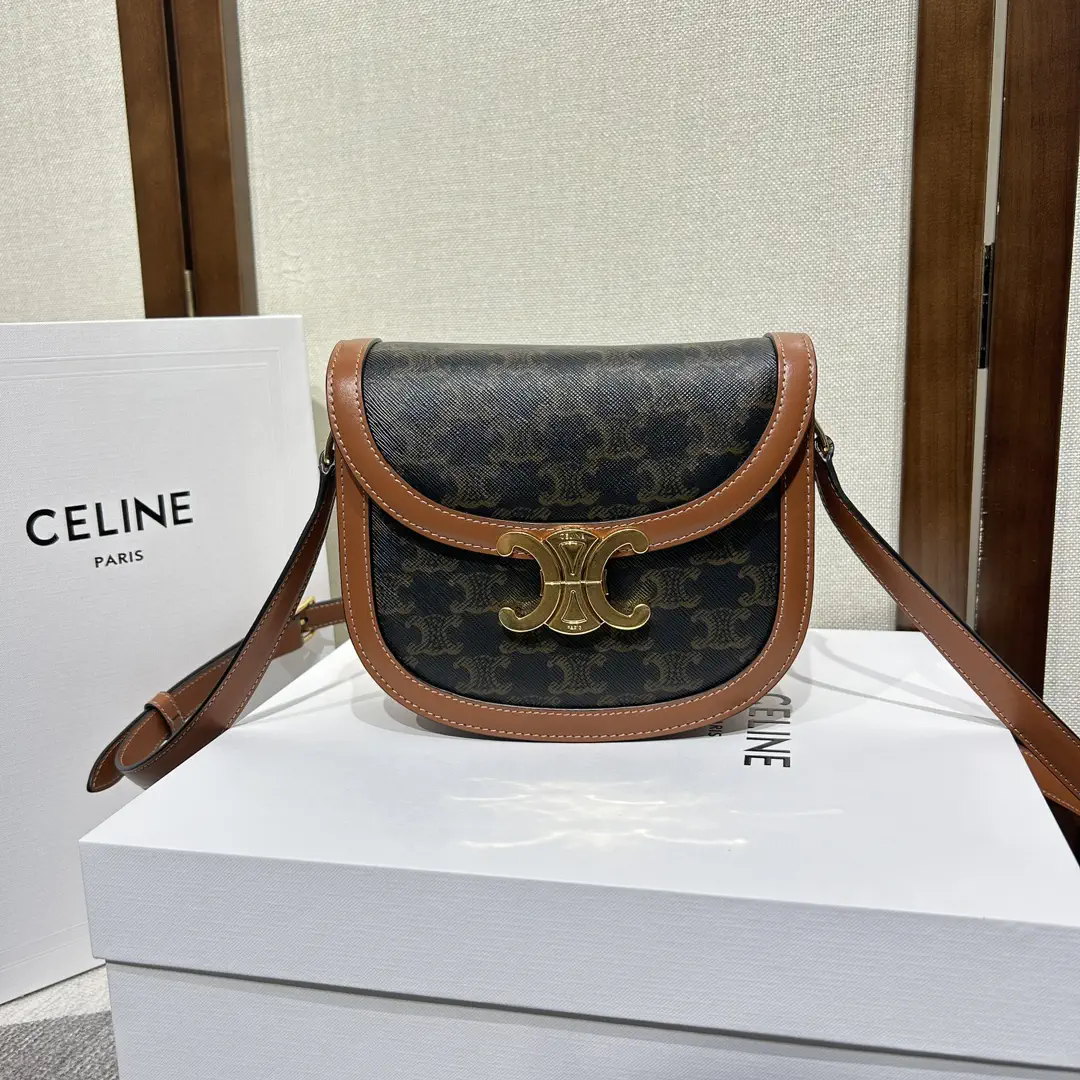 CELINE Teen Besace Triomphe Saddle Bag image 1