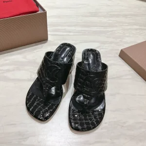 Crocodile-Embossed Patent Leather Thong Block Heel Sandals image 1