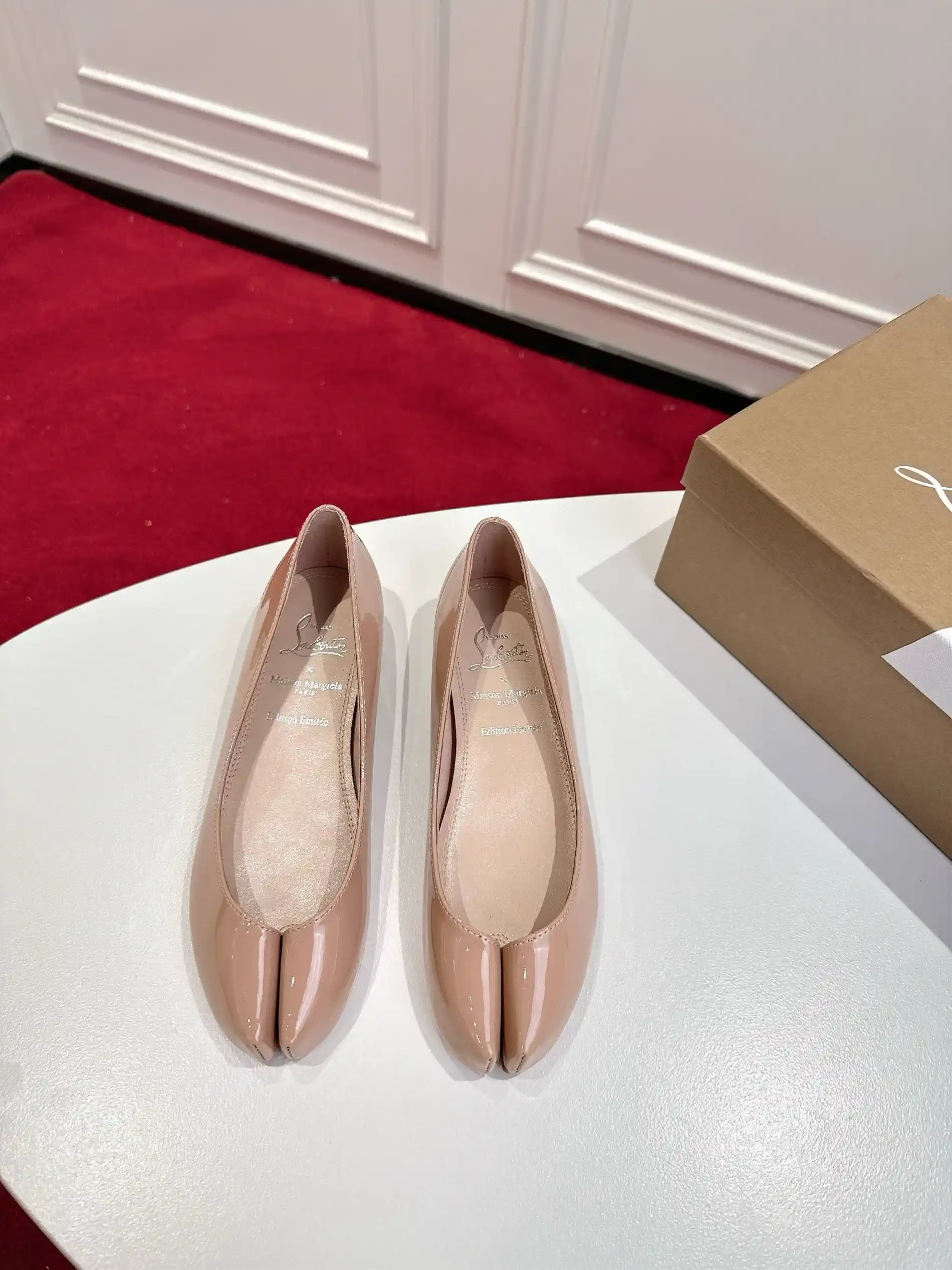 Tabi Split Toe Patent Leather Flat Shoes image 1
