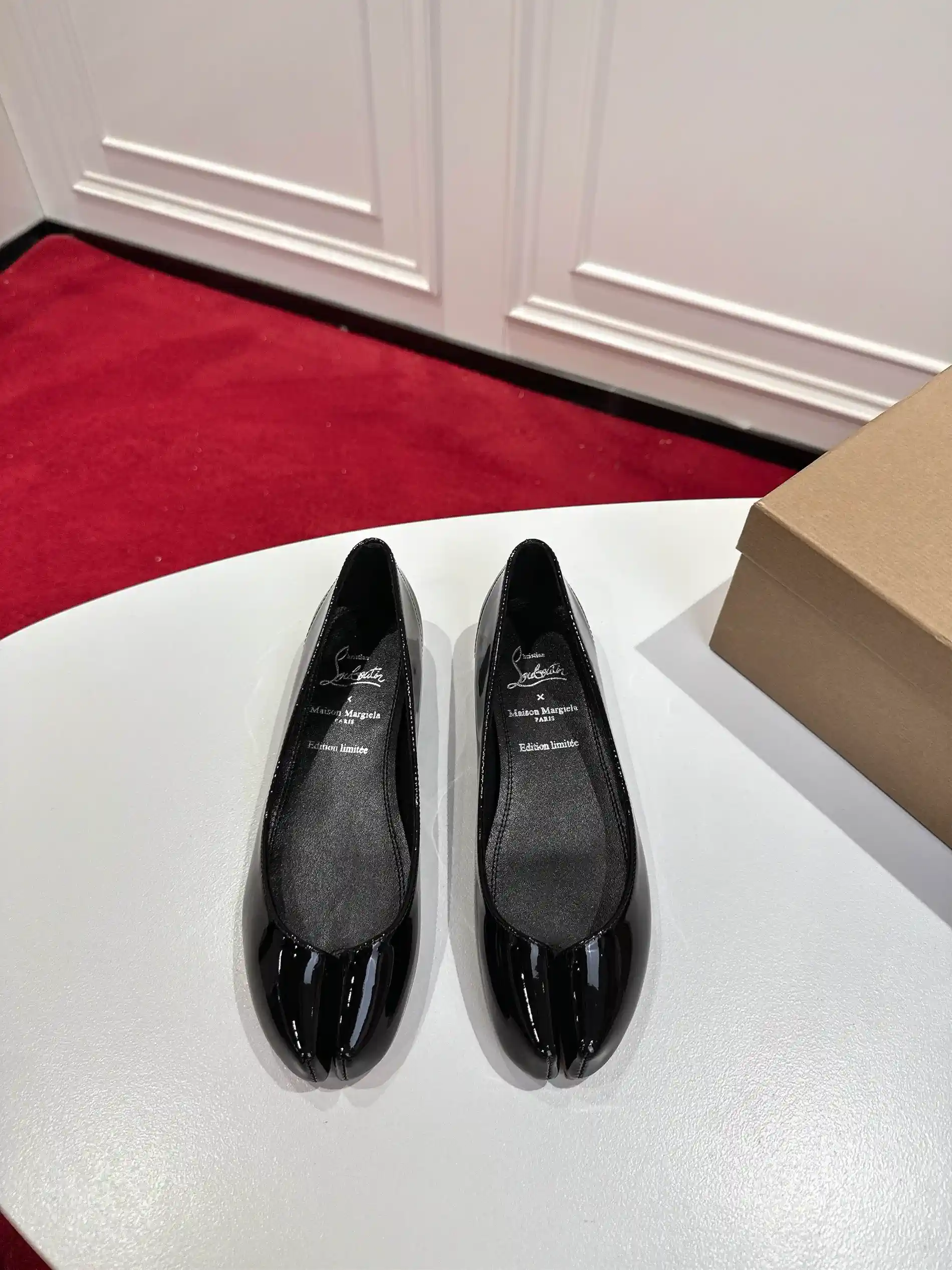 Tabi Split Toe Patent Leather Flat Shoes image 1