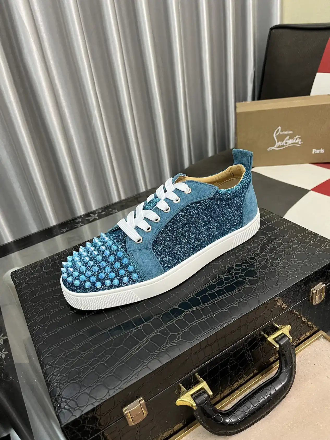 Men's Spiked Toe Glitter Casual Sneakers image 1