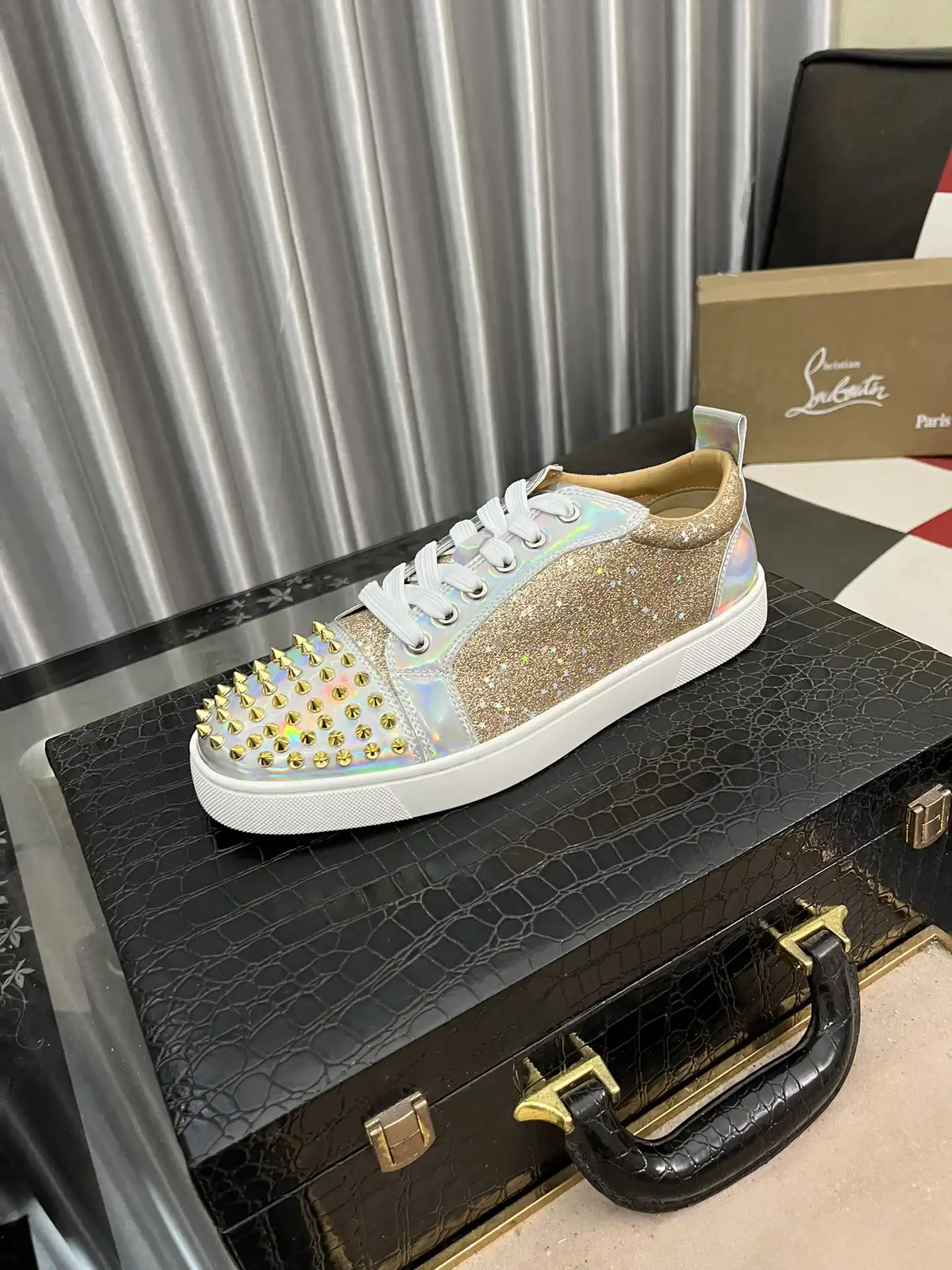 Men's Spiked Glitter Casual Skate Shoes image 1