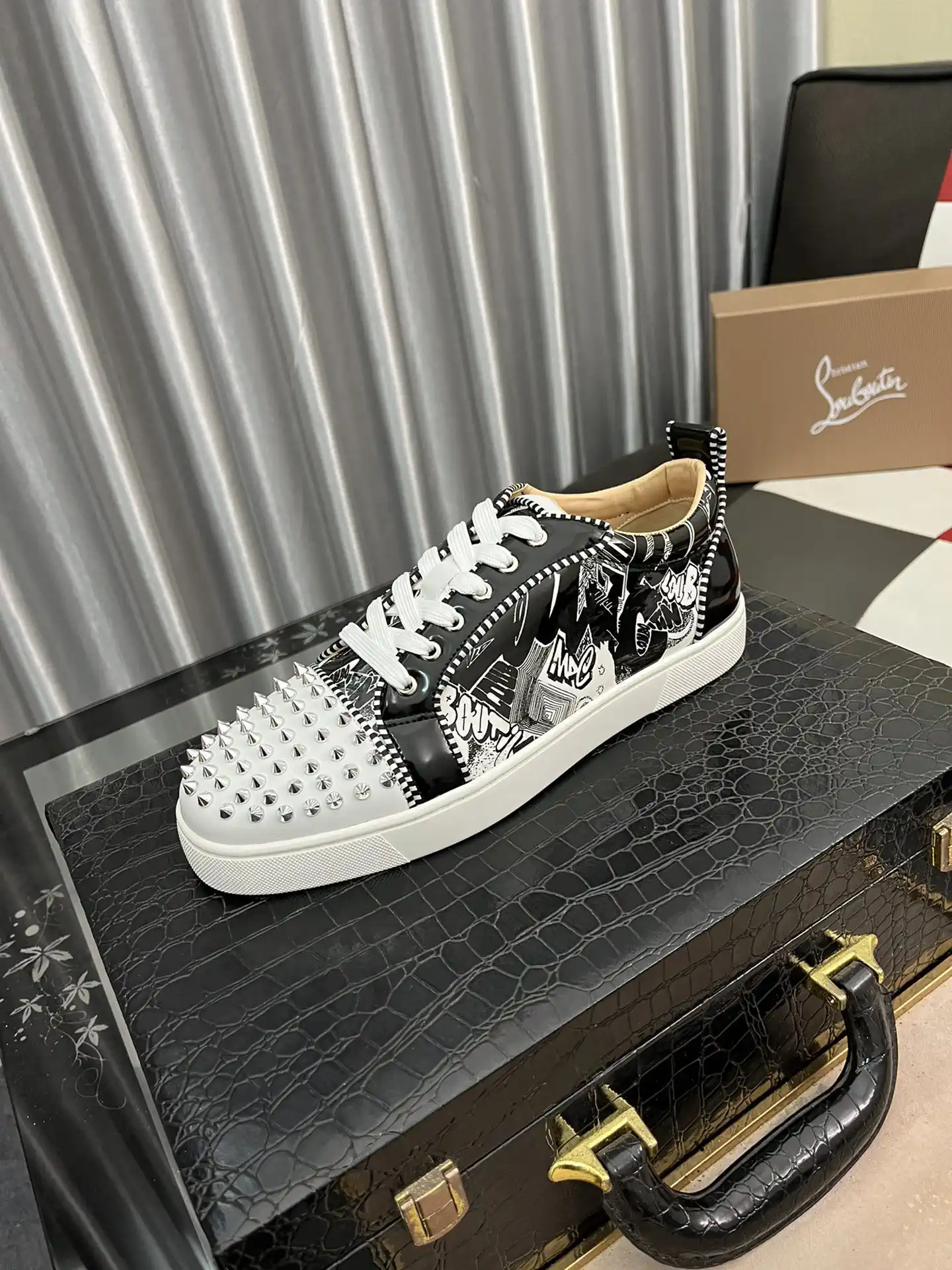 Spike Toe Graffiti Print Casual Sneakers image 1