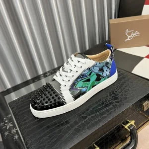 Men's Casual Skate Shoes with Studded Toe and Graffiti Print image 1