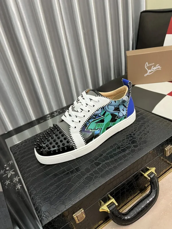 Men's Casual Skate Shoes with Studded Toe and Graffiti Print image 1