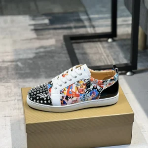 Men's Casual Skate Shoes with Spiked Toe and Graphic Print image 1