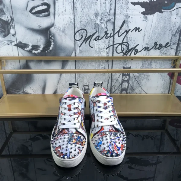 Men's Casual Skate Shoes with Spiked Toe and Graphic Print image 1