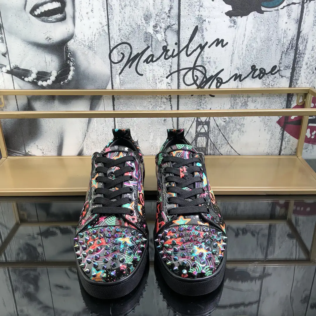 Men's Casual Skate Shoes with Studded Toe and Colorful Print image 1