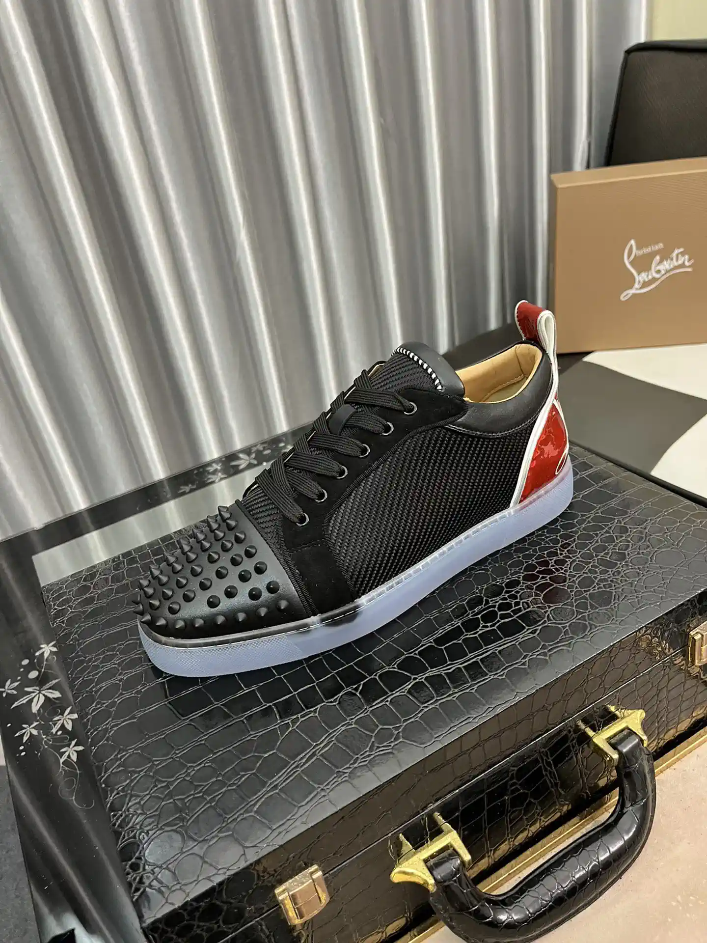 Men's Casual Skate Shoes with Spiked Toe image 1