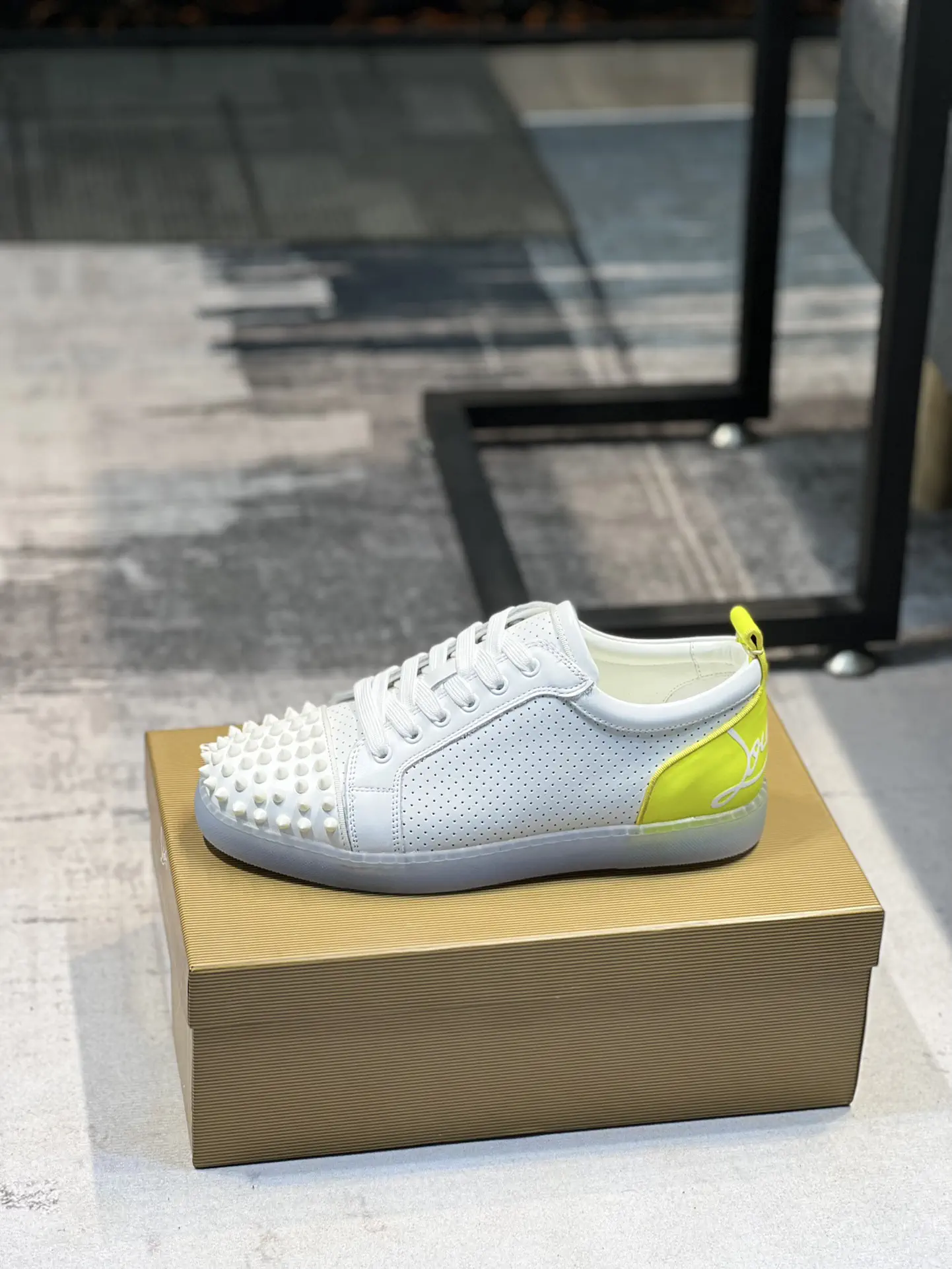 Men's Casual Skate Shoes with Spiked Toe image 1