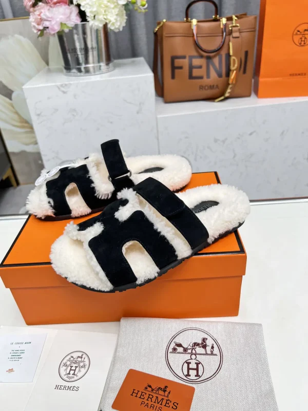 Women's Erjiu Plush Slippers image 1