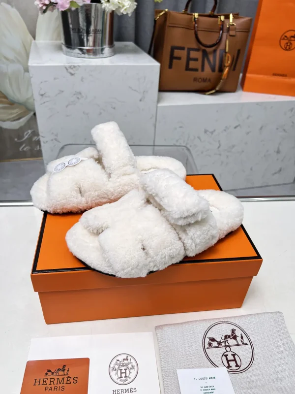Women's Fur Slippers image 1