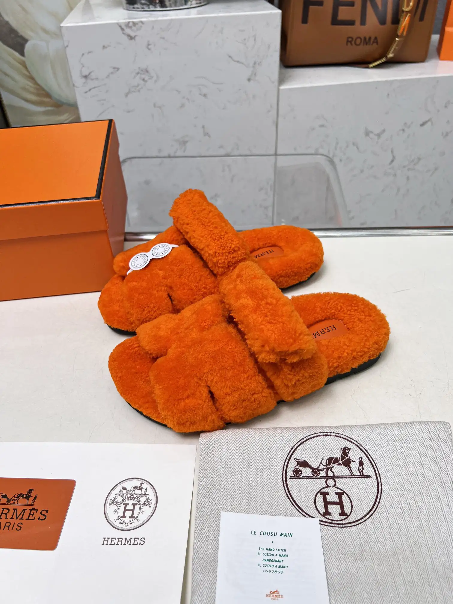 Women's Erjiu Plush Slippers image 1