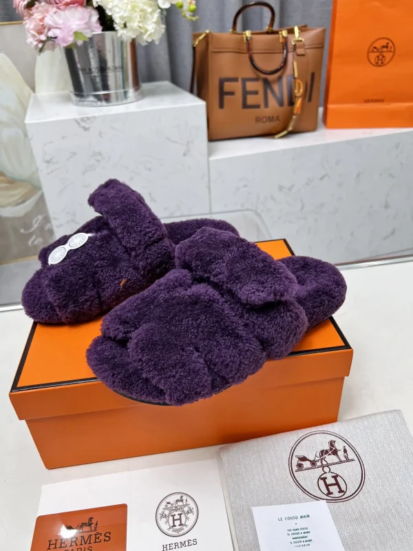 Women's Plush Slippers image 1