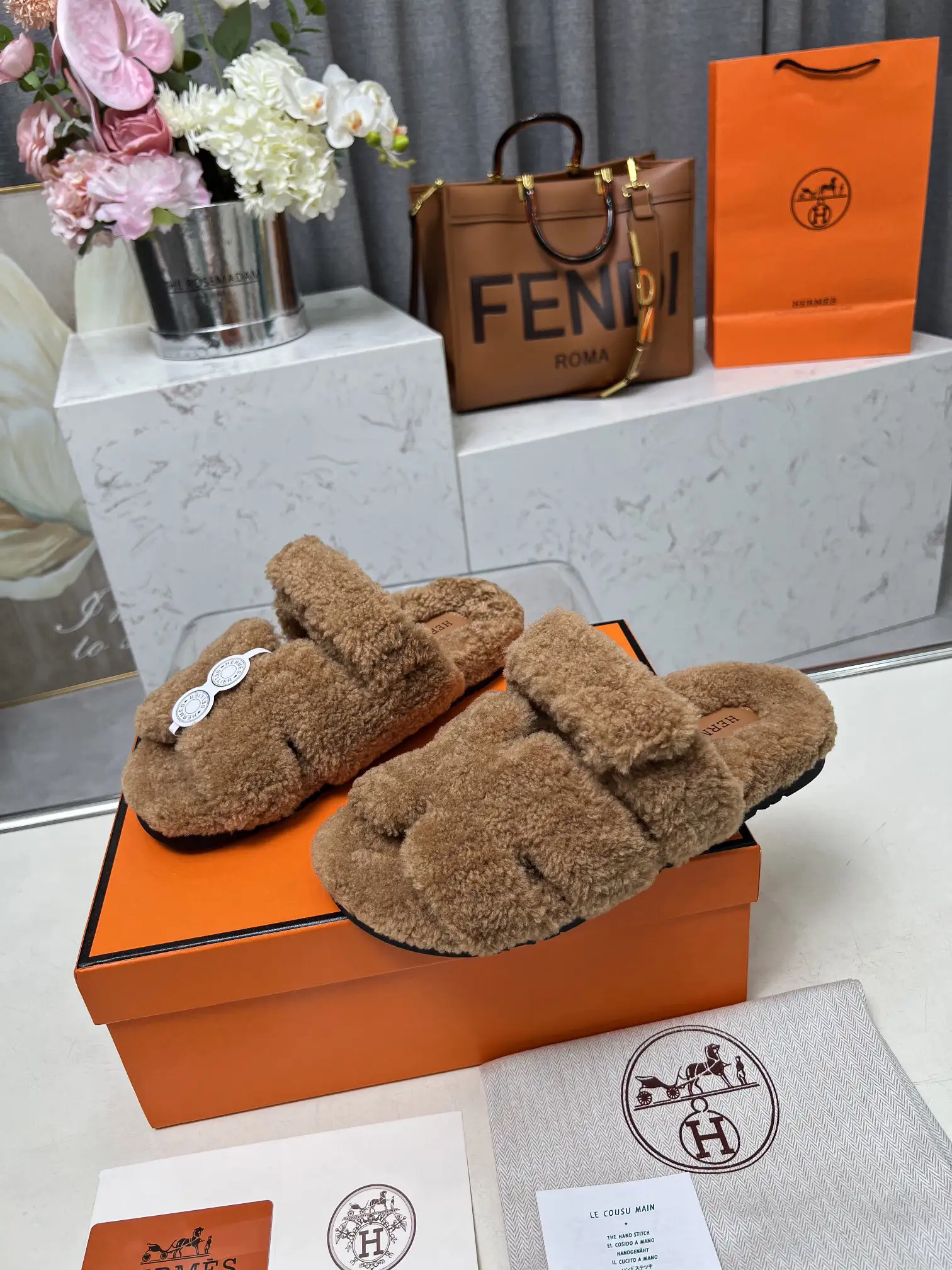 Erjiu Plush Slippers image 1