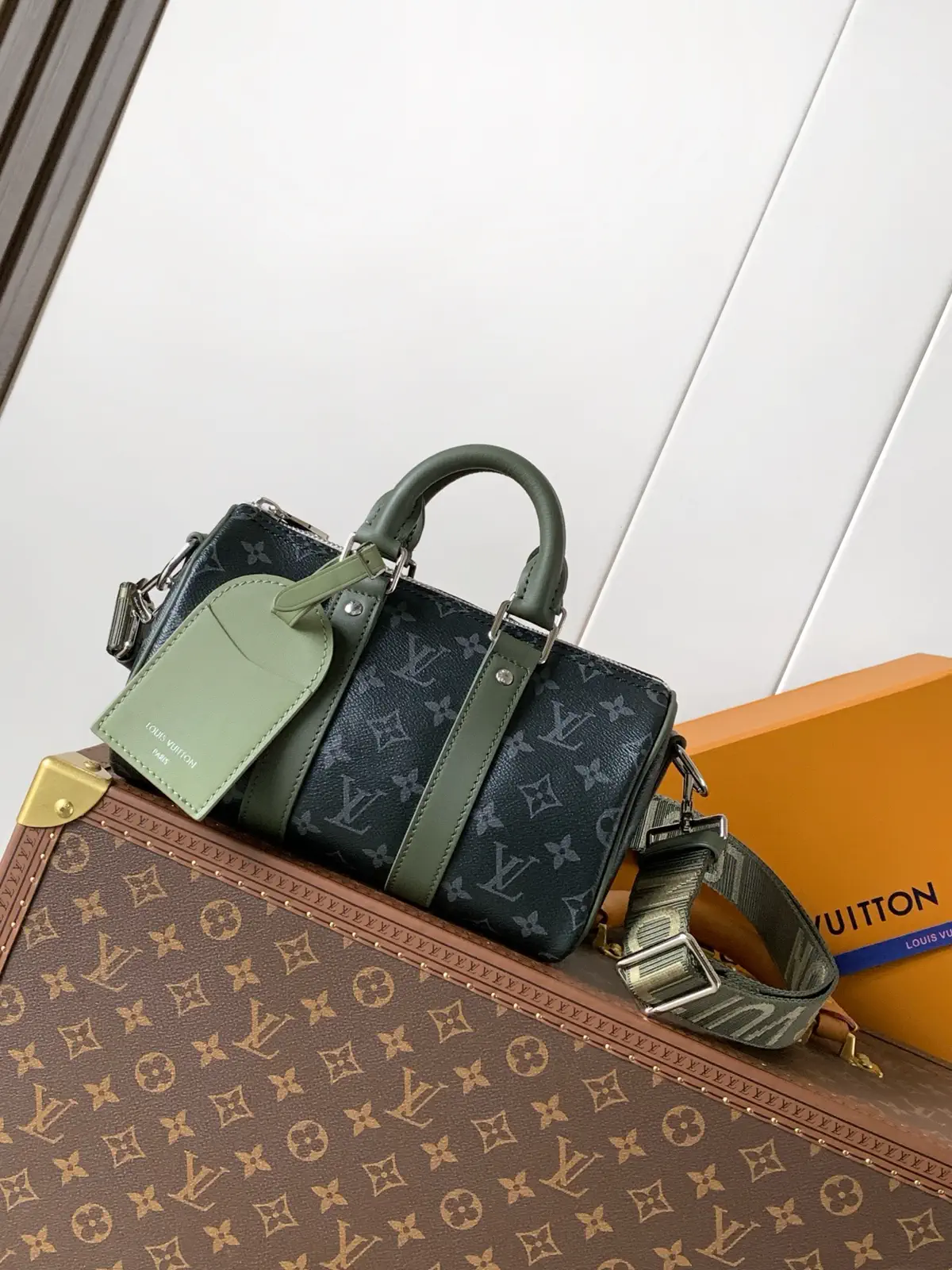 Louis Vuitton Keepall Bandoulière 25 Monogram Duffle Bag image 1