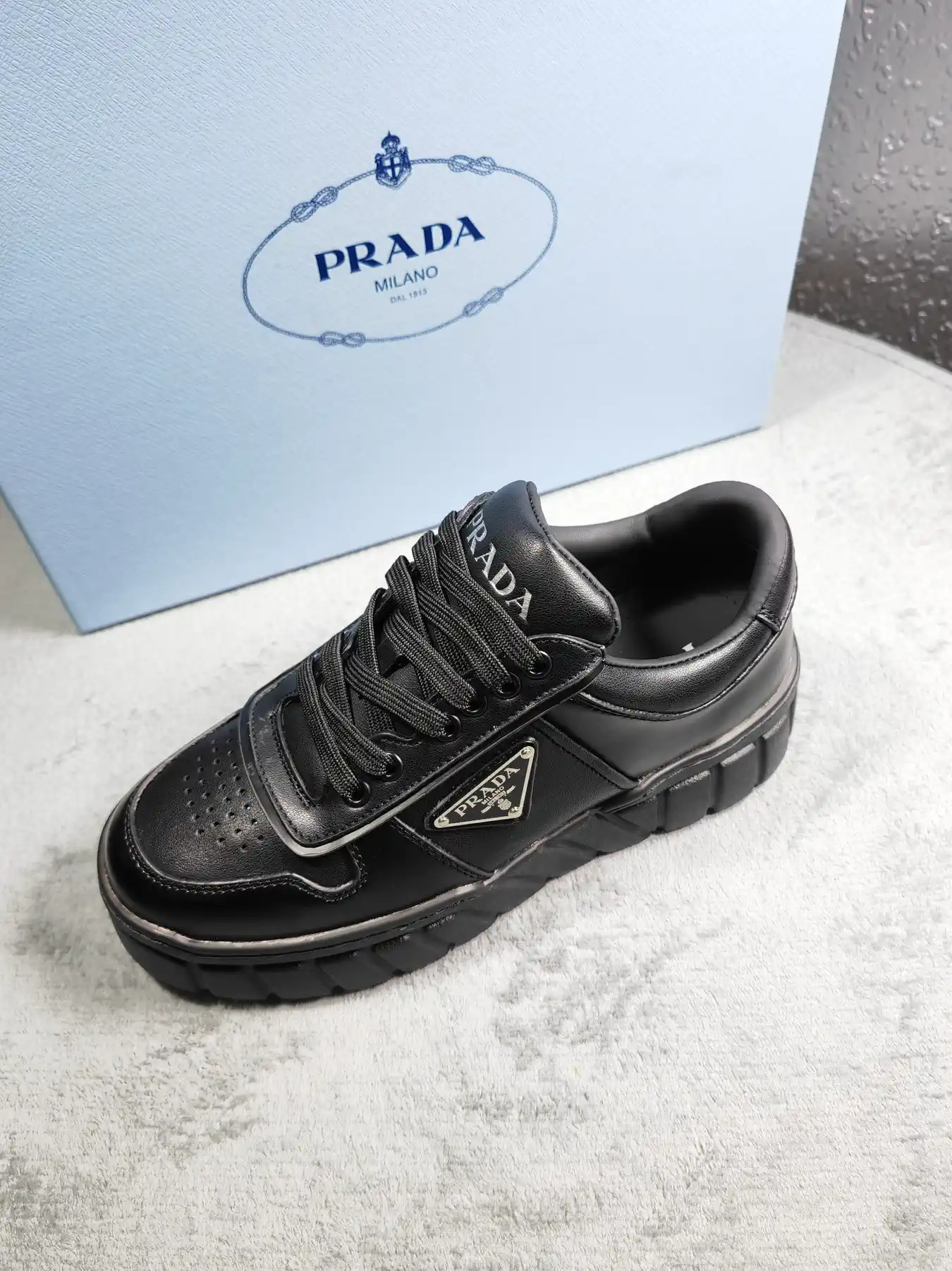Men's Calfskin Leather Shoes image 1