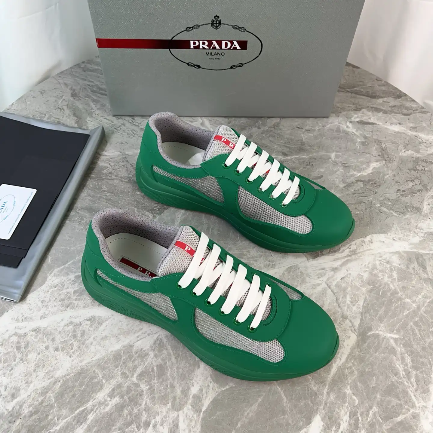 Classic Low-Top Casual Shoes image 1