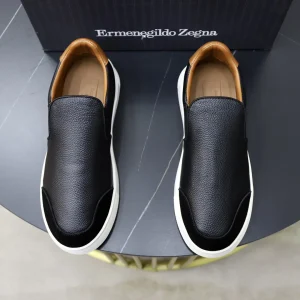 Men's Slip-On Casual Shoes image 1