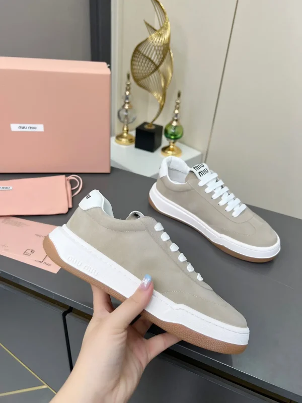 Women's Casual Low-Top Sneakers image 1