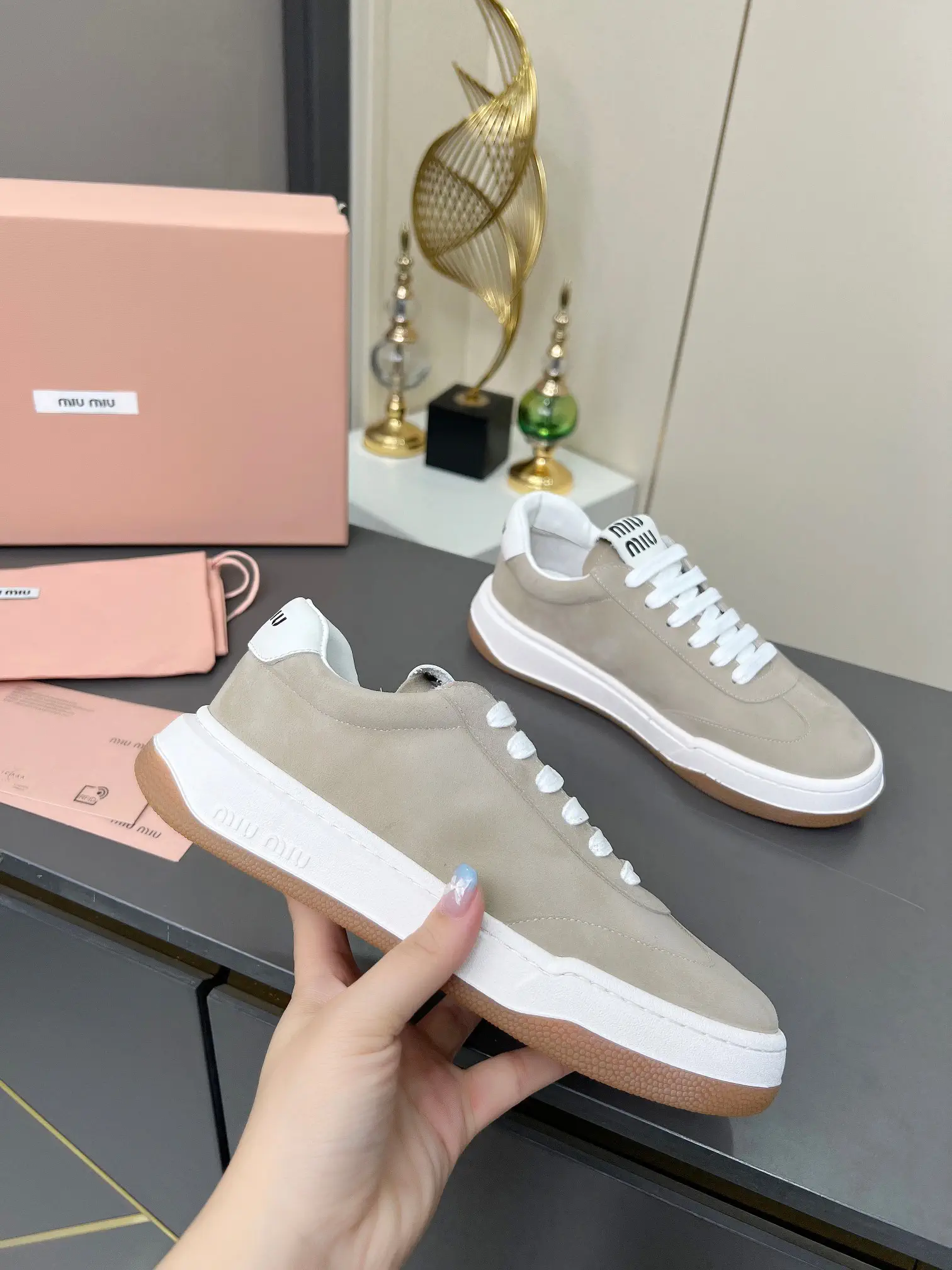 Women's Casual Low-Top Sneakers image 1