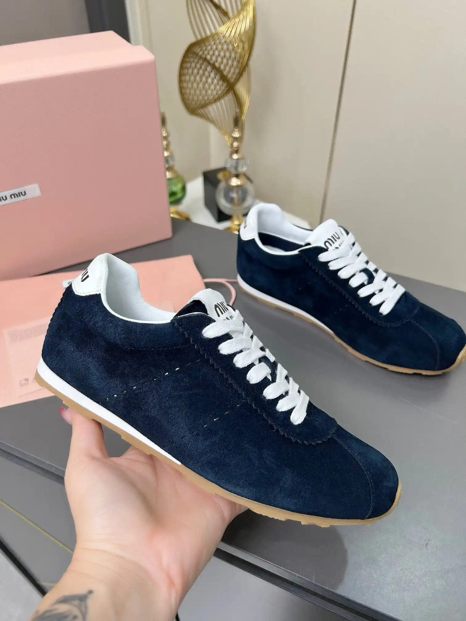 Women's Casual Vintage Distressed Sneakers image 1