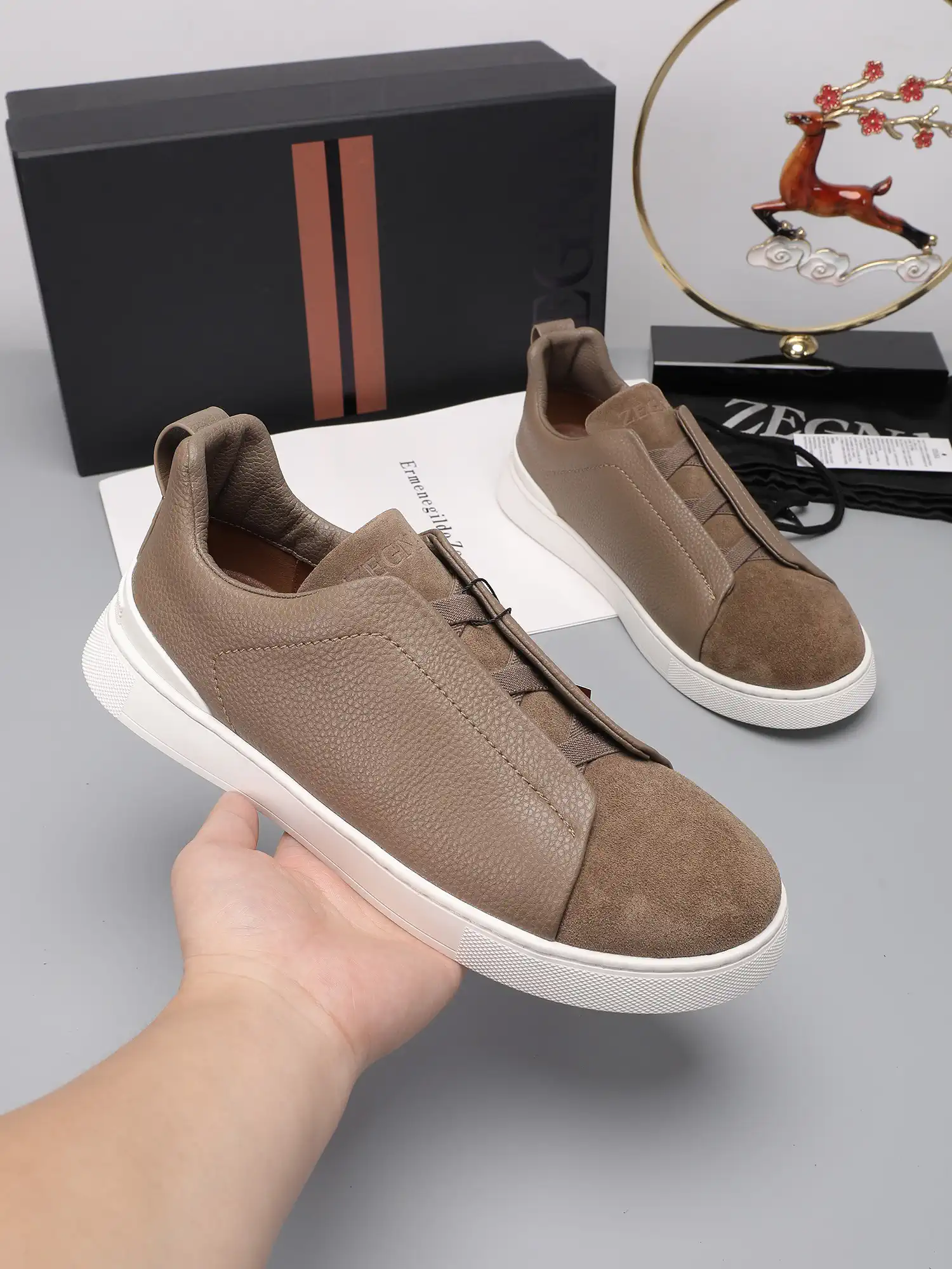 Men's Low-Top Leather Sneakers image 1