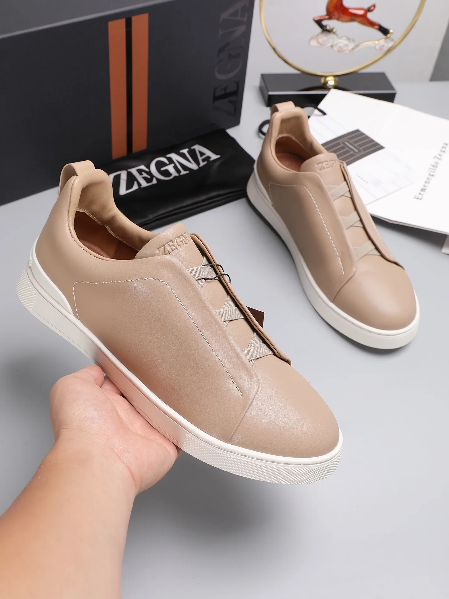 Men's Low Top Leather Sneakers image 1