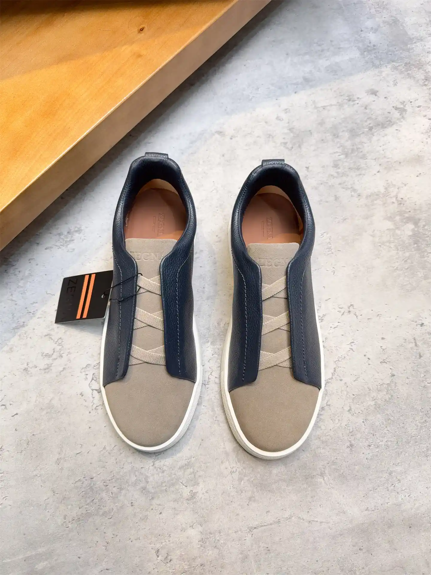 Low-top Casual Sneakers image 1