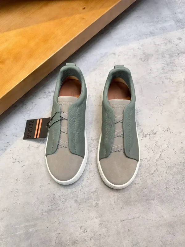 Low-top Casual Sneakers image 1
