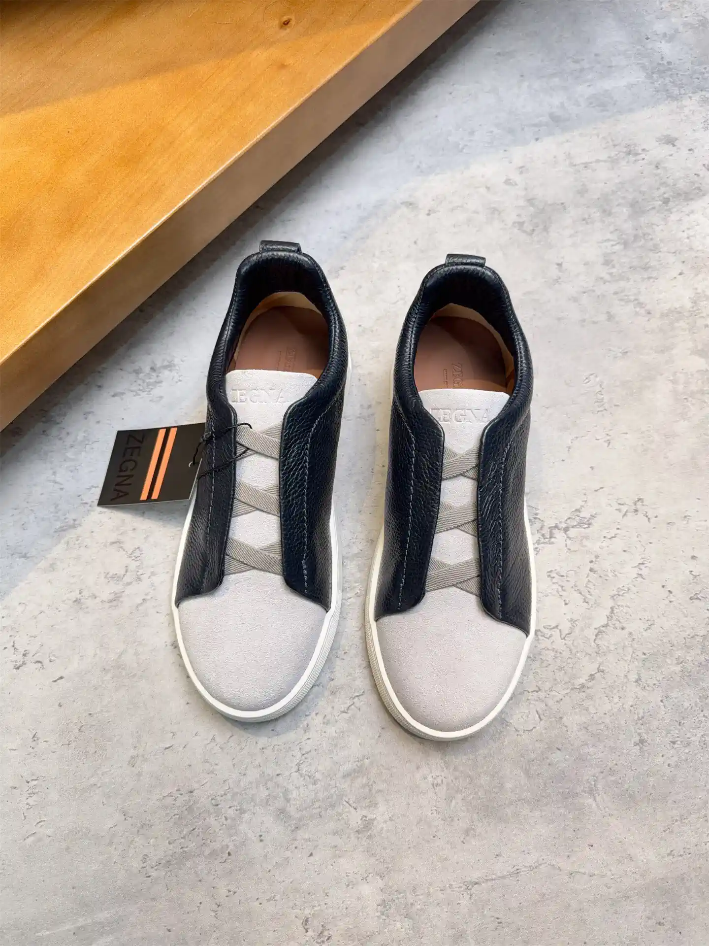 Low-top Casual Sneakers image 1