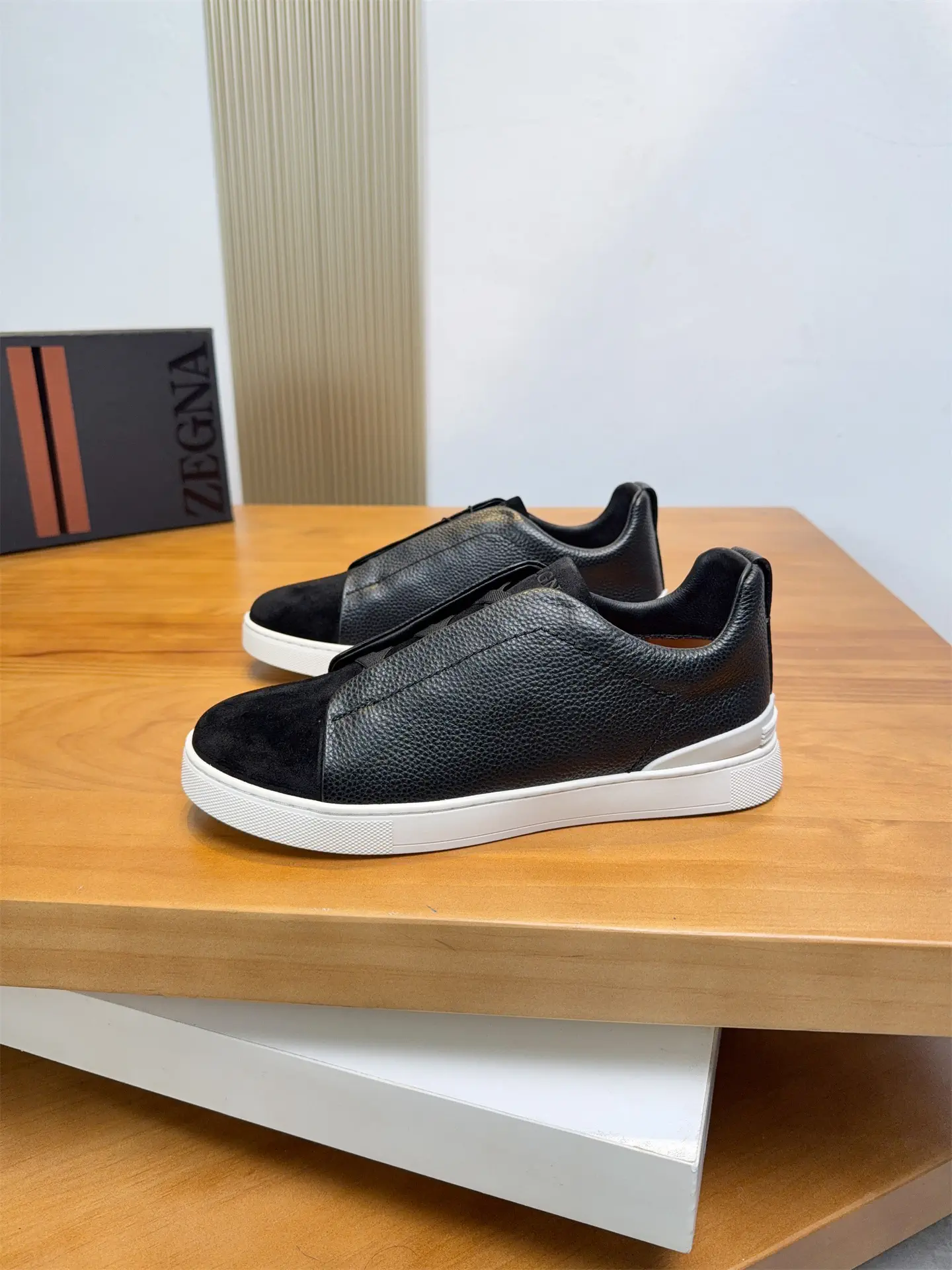 Low-top Casual Sneakers image 1