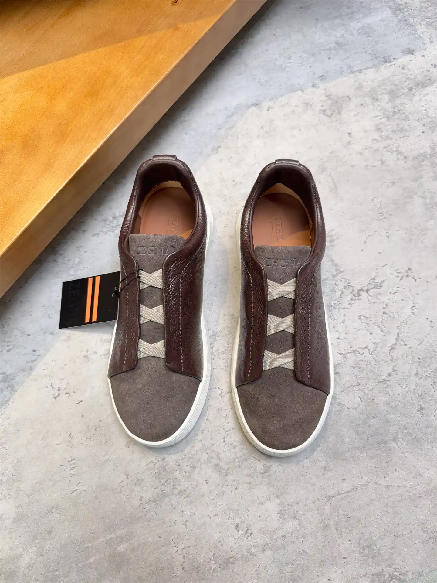 Low-top Casual Sneakers image 1