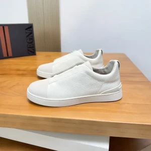 Low-top Casual Sneakers image 1