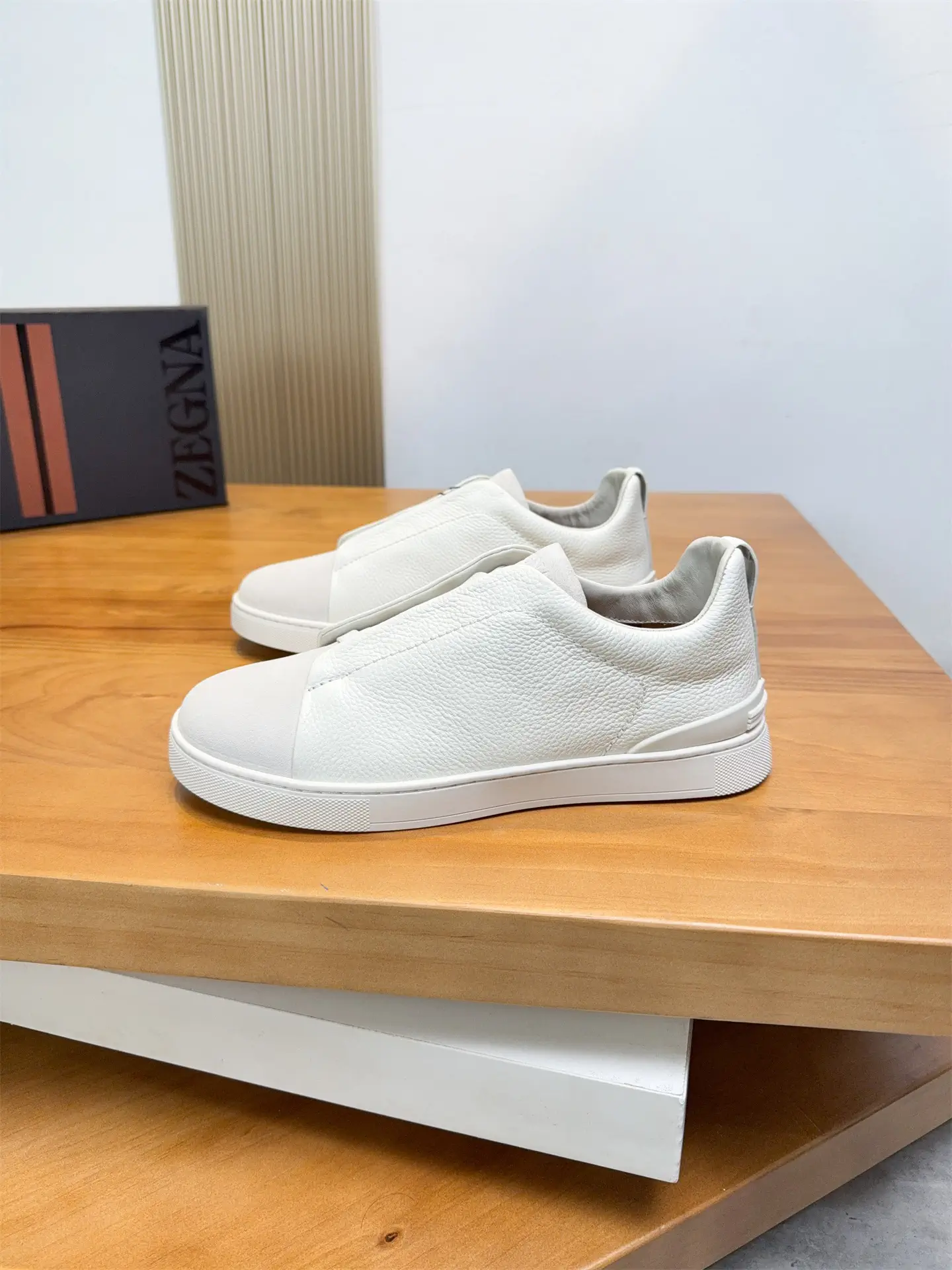 Low-top Casual Sneakers image 1