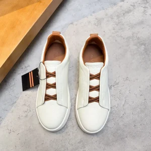 Low-top Casual Sneakers image 1