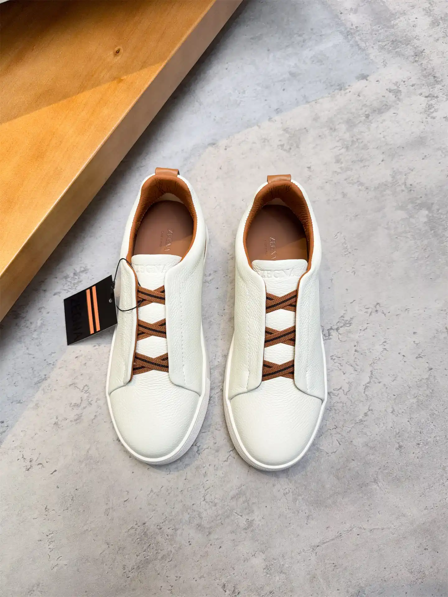 Low-top Casual Sneakers image 1
