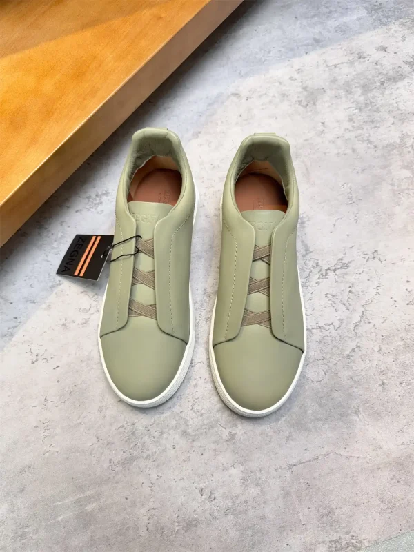 Low Top Casual Sneakers image 1