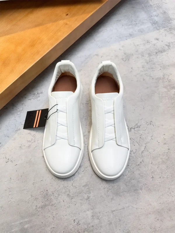 Low-top Casual Sneakers image 1