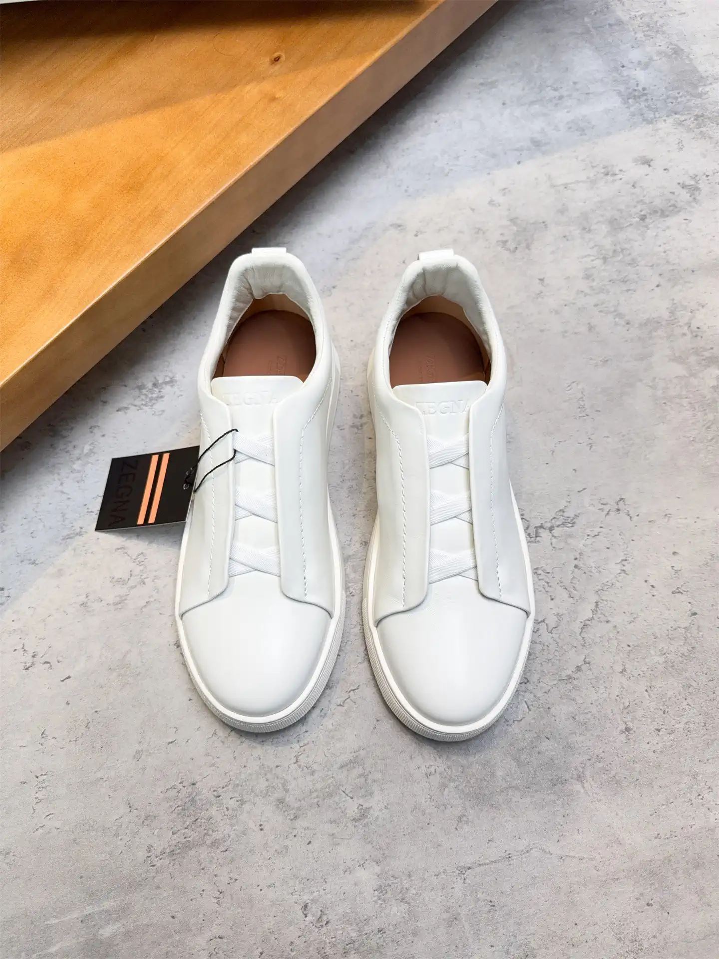 Low-top Casual Sneakers image 1