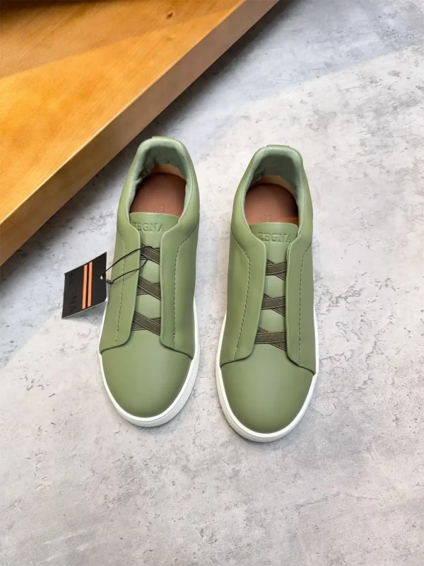 Low-top Casual Sneakers image 1