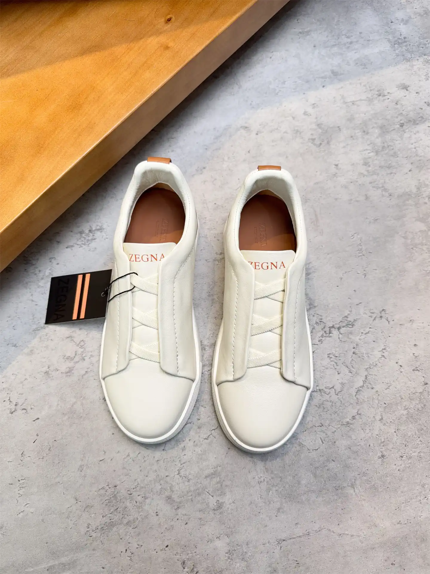 Low-top Casual Leather Sneakers image 1