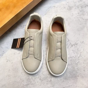 Low-top Casual Sneakers image 1